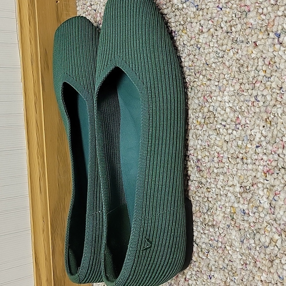 VIVAIA Margot 2.0 Square-Toe V-Cut Flats in Forest Green - Picture 3 of 7